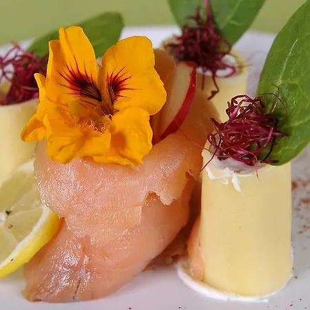 Ξενοδοχείο Le Lion D'or - Logis - 2 Etoiles Et Restaurant Ingrandes (Maine-et-Loire)