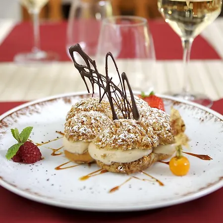 Le Lion D'or - Logis - 2 Etoiles Et Restaurant