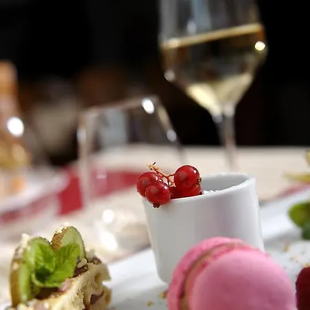 Hotel Le Lion D'or - Logis - 2 Etoiles Et Restaurant Ingrandes (Maine-et-Loire)