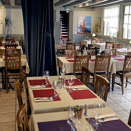 Hotel Le Lion D'or - Logis - 2 Etoiles Et Restaurant 2*